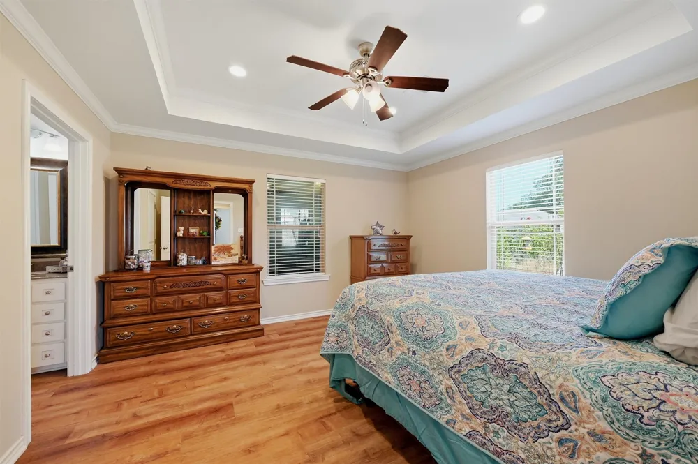 305 E Bonham Tom Bean, TX 75489