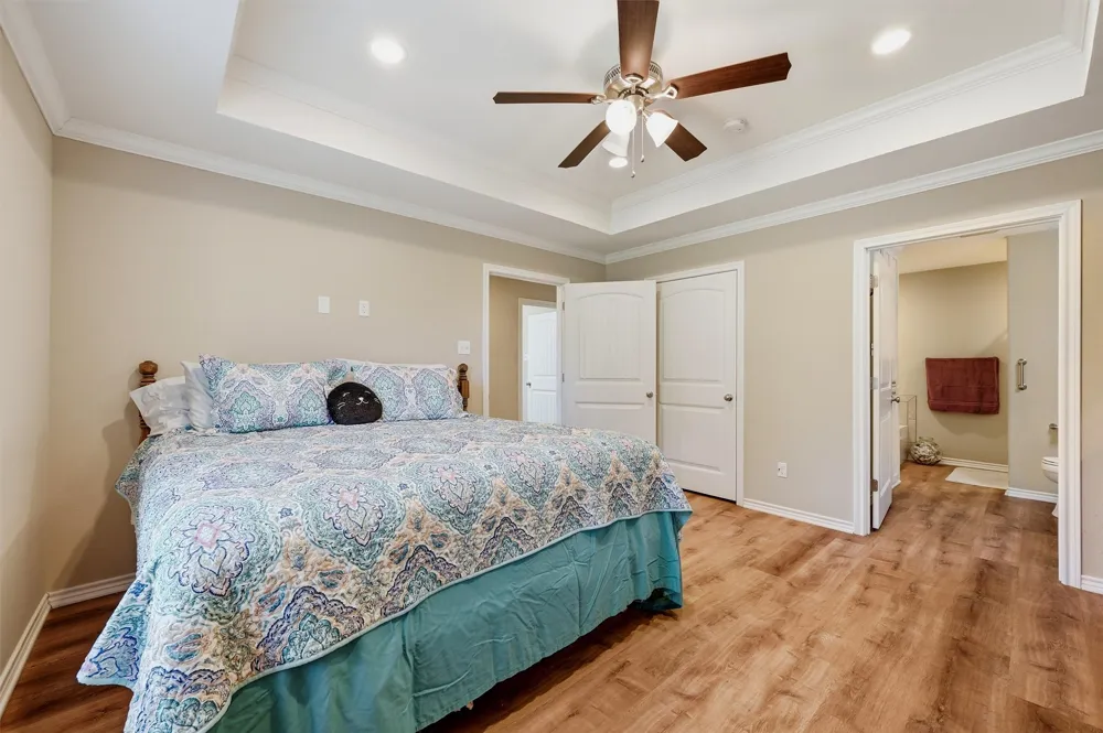305 E Bonham Tom Bean, TX 75489