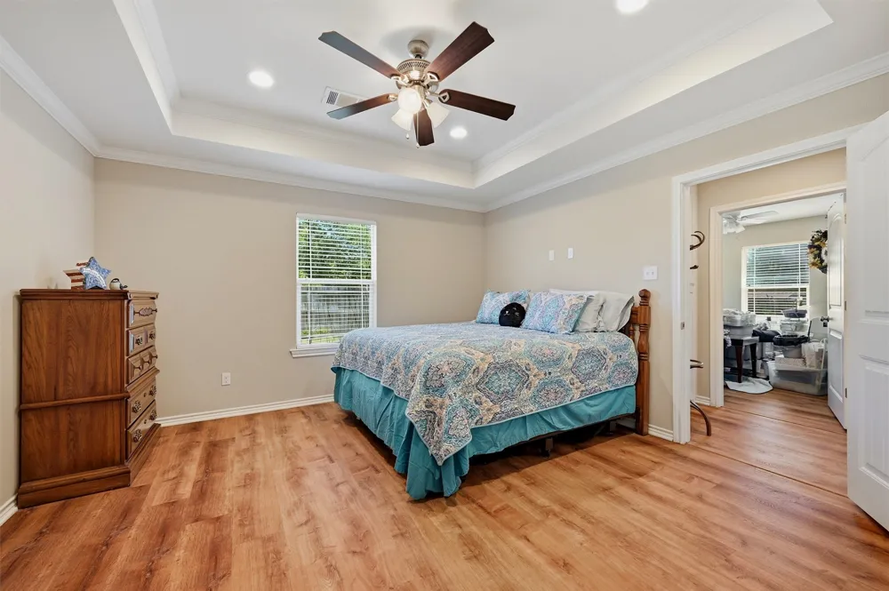 305 E Bonham Tom Bean, TX 75489
