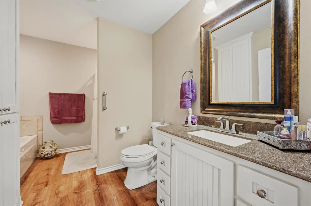 305 E Bonham Tom Bean, TX 75489