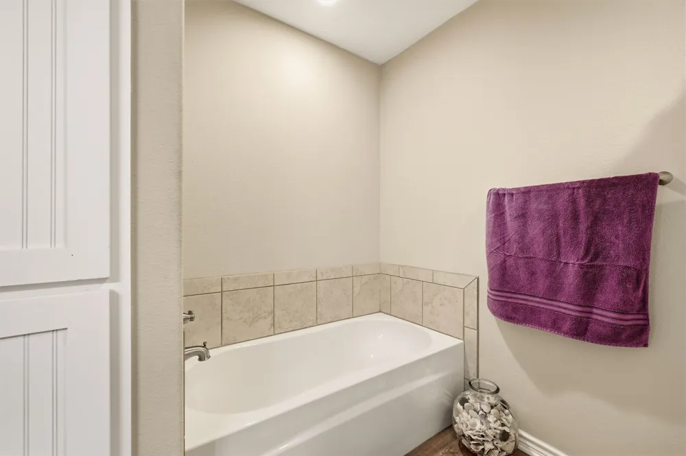 305 E Bonham Tom Bean, TX 75489