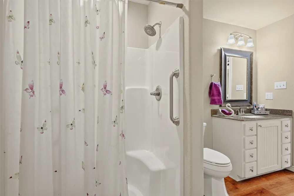 305 E Bonham Tom Bean, TX 75489