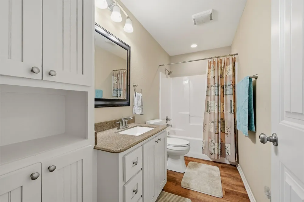305 E Bonham Tom Bean, TX 75489