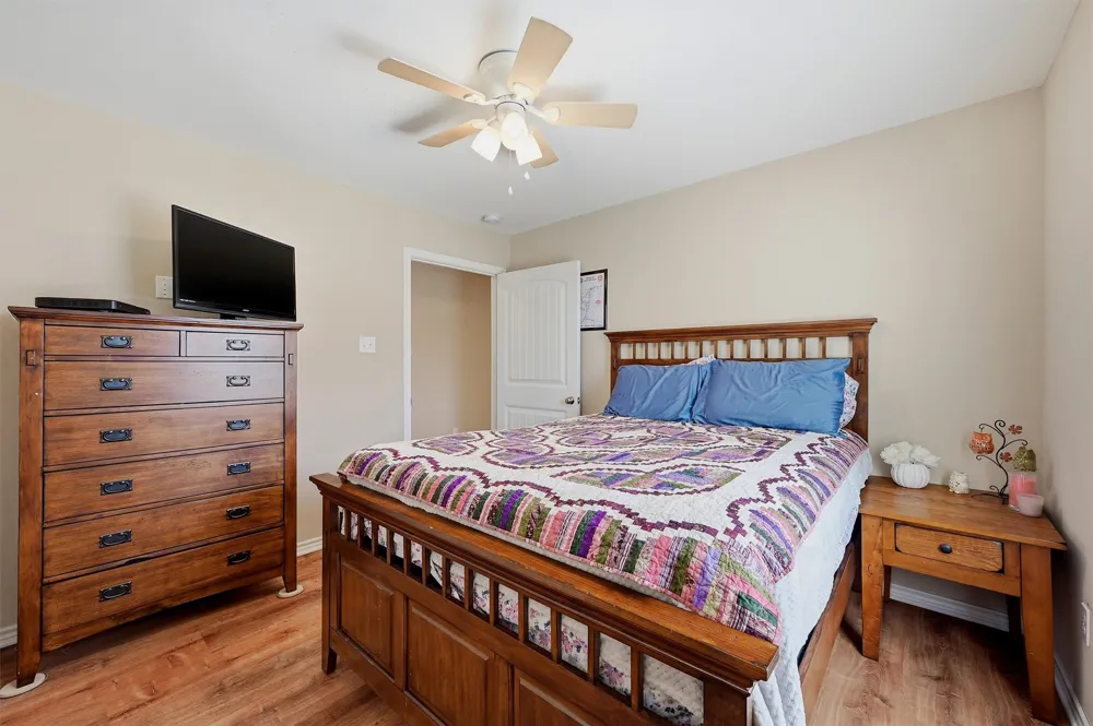 305 E Bonham Tom Bean, TX 75489