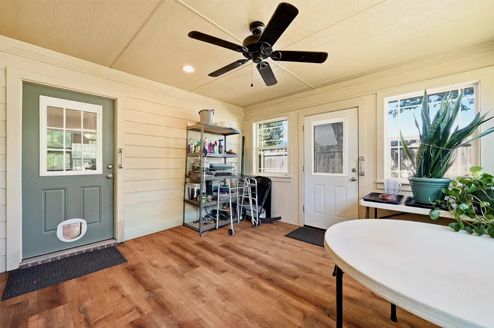 305 E Bonham Tom Bean, TX 75489