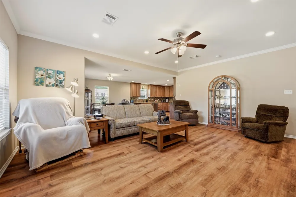 305 E Bonham Tom Bean, TX 75489