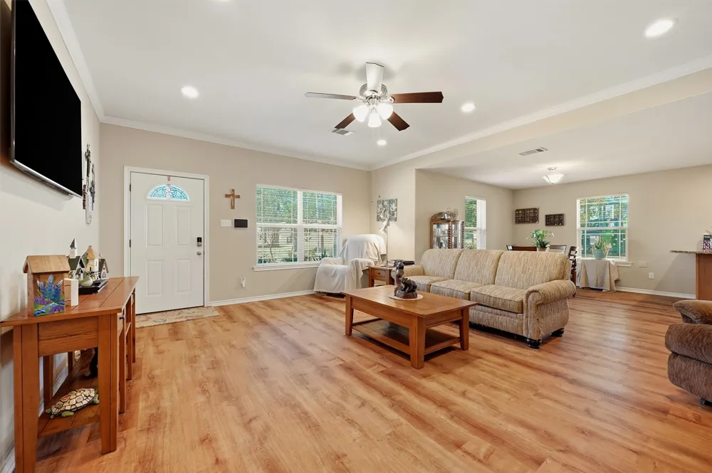 305 E Bonham Tom Bean, TX 75489
