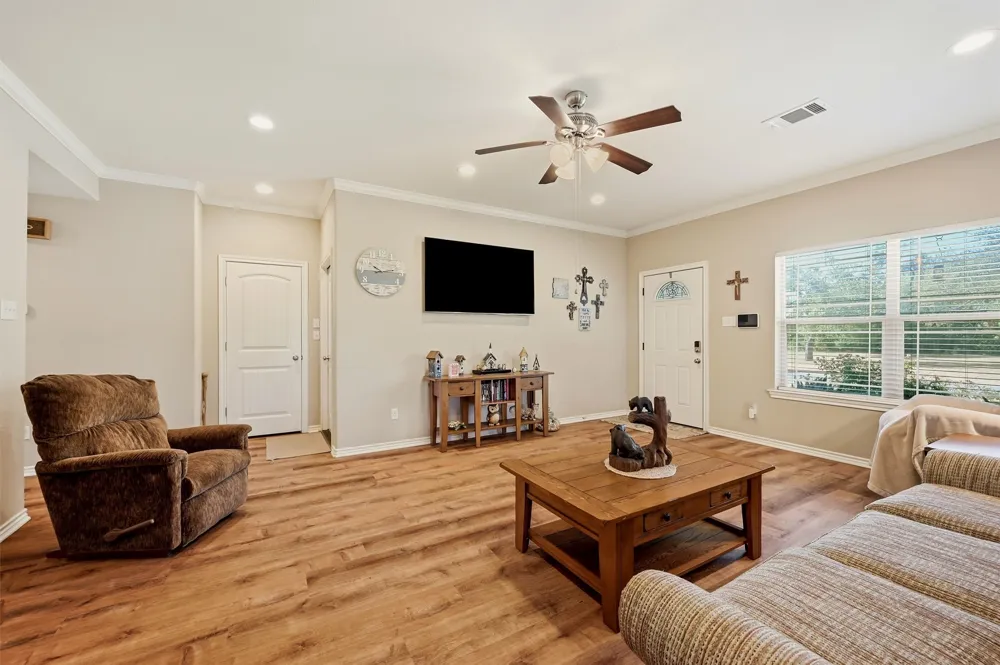 305 E Bonham Tom Bean, TX 75489