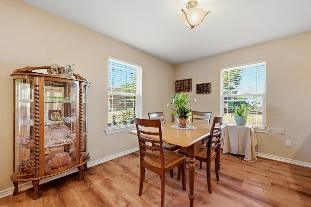 305 E Bonham Tom Bean, TX 75489