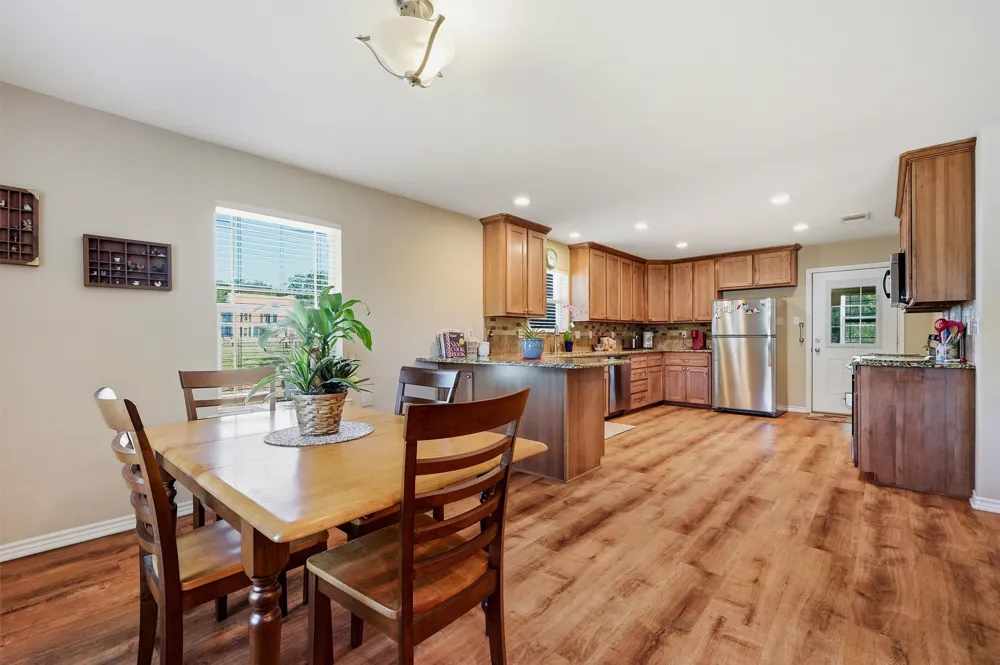 305 E Bonham Tom Bean, TX 75489