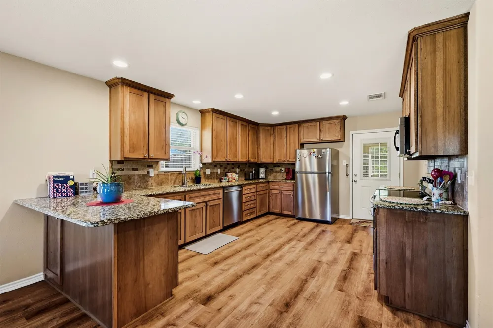 305 E Bonham Tom Bean, TX 75489