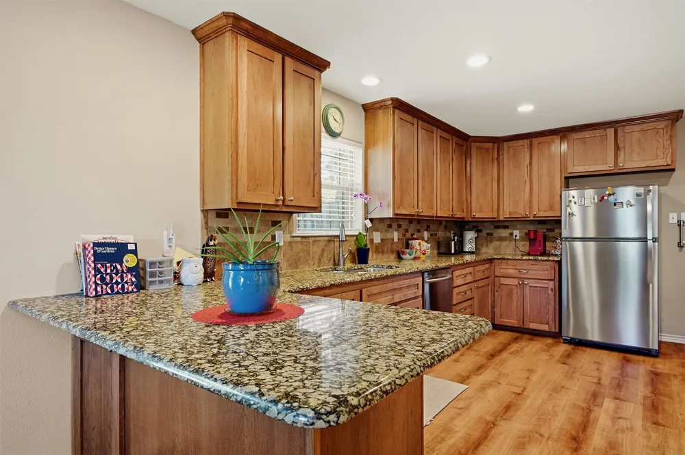 305 E Bonham Tom Bean, TX 75489