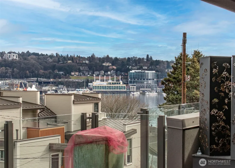 2040 Waverly Place #301 Seattle, WA 98109