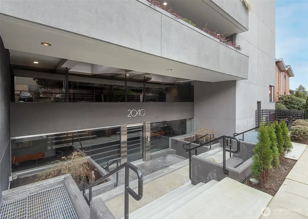 2040 Waverly Place #301 Seattle, WA 98109