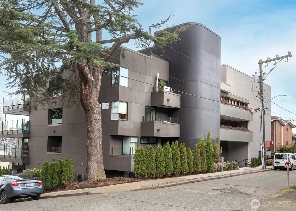 2040 Waverly Place #301 Seattle, WA 98109