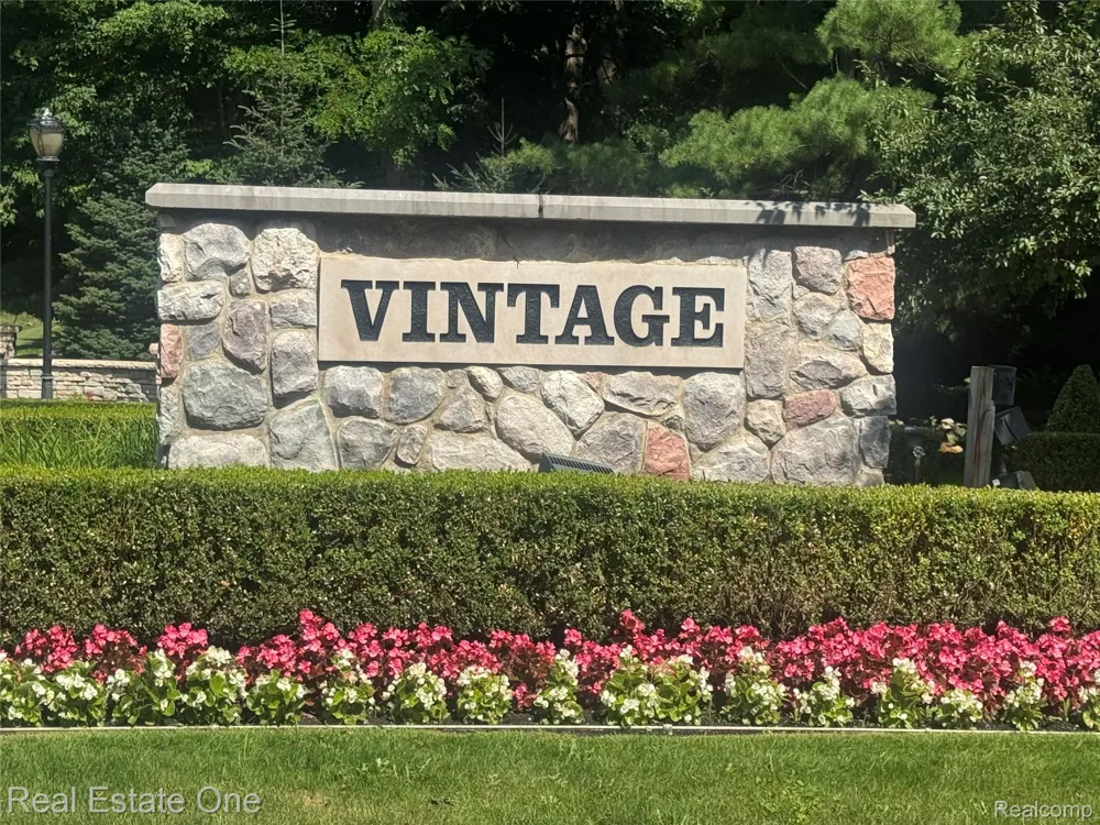 1793 Skyline Drive Rochester Hills City, MI 48306
