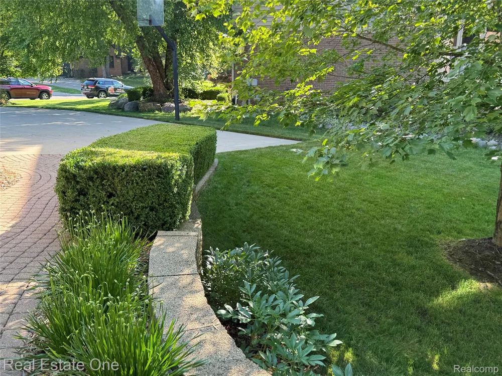 1793 Skyline Drive Rochester Hills City, MI 48306