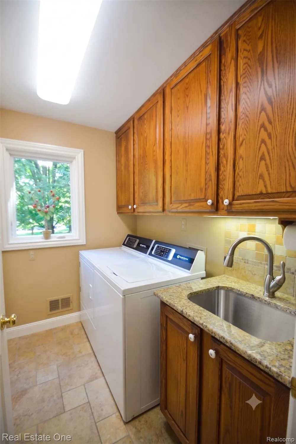 1793 Skyline Drive Rochester Hills City, MI 48306