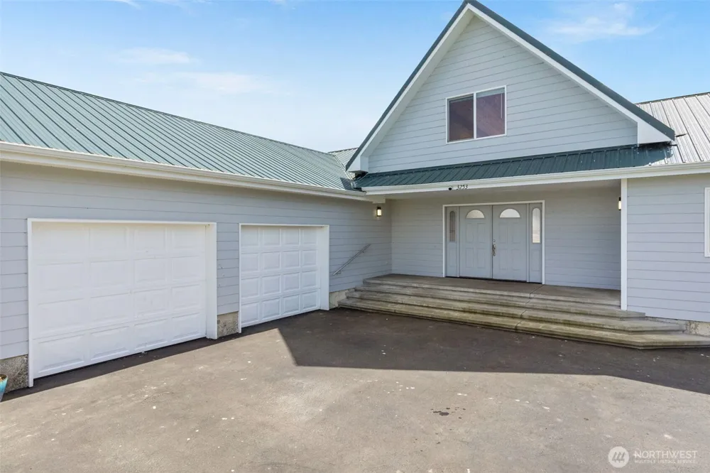 3253 Kindered Avenue Tokeland, WA 98590