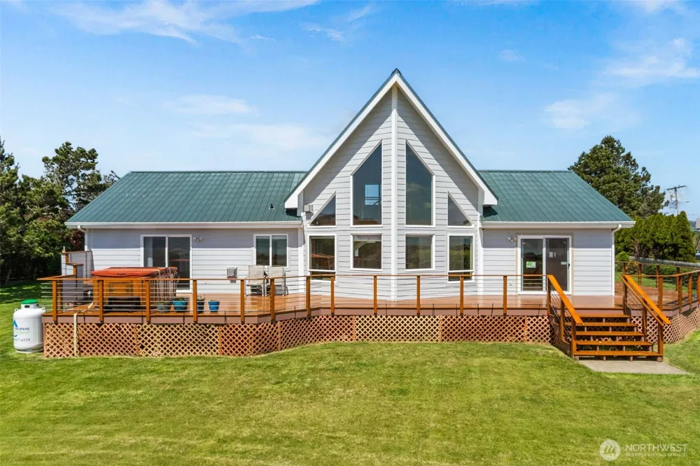 3253 Kindered Avenue Tokeland, WA 98590