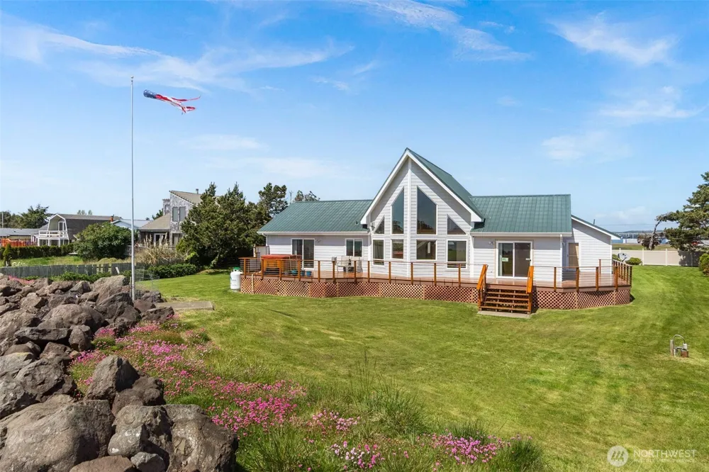 3253 Kindered Avenue Tokeland, WA 98590