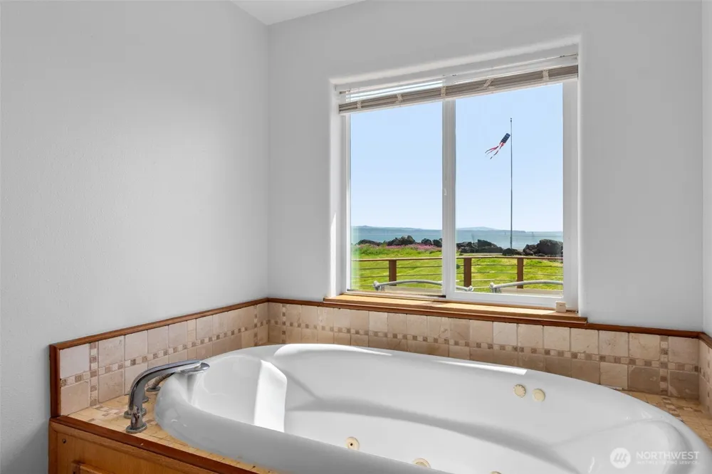 3253 Kindered Avenue Tokeland, WA 98590