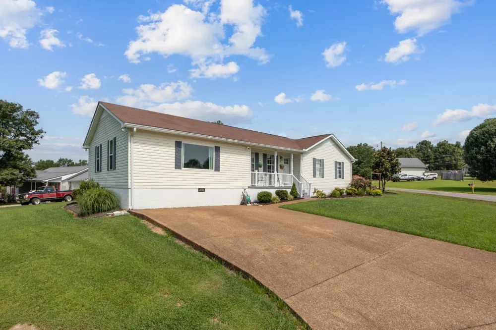 78 Patterson Cir Mc Ewen, TN 37101