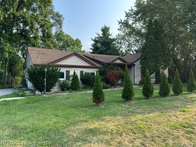 4510 W Maple Road Bloomfield Hills City, MI 48301