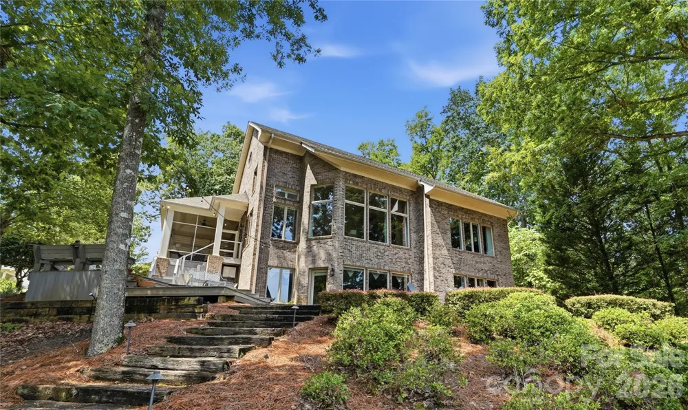 1075 Lakefront Woods Drive Belmont, NC 28012