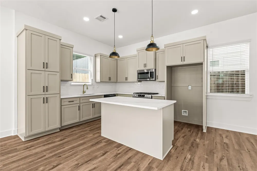 1912 Schweikhardt Street Houston, TX 77020