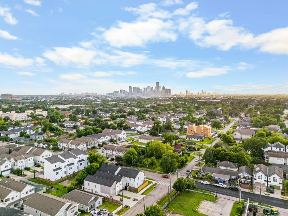 1912 Schweikhardt Street Houston, TX 77020
