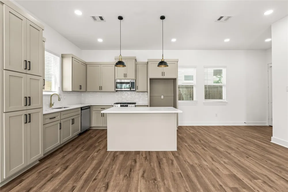1912 Schweikhardt Street Houston, TX 77020