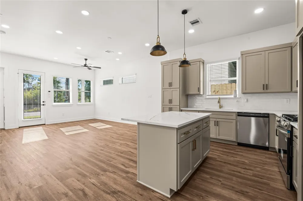 1912 Schweikhardt Street Houston, TX 77020