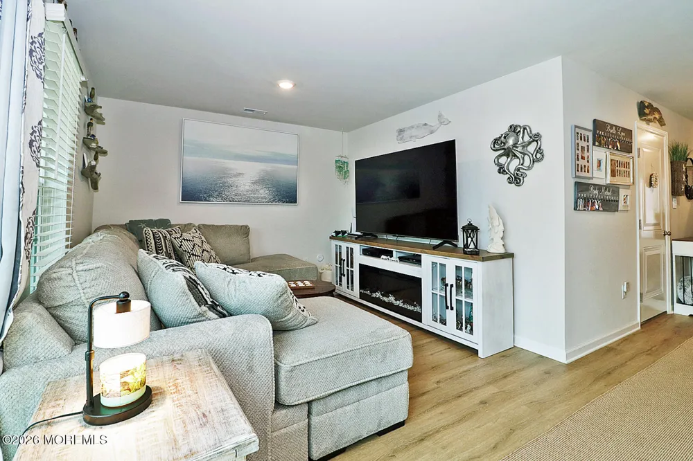 16 Baybreeze Drive Waretown, NJ 08758
