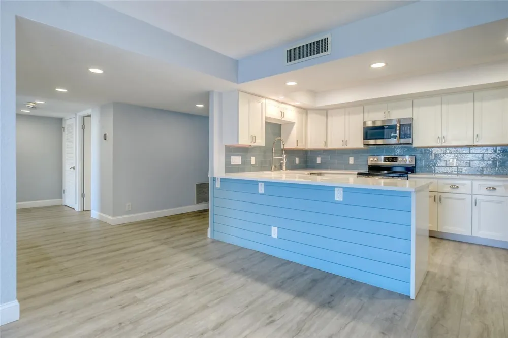 220 BELLEVIEW BOULEVARD #812 Belleair, FL 33756