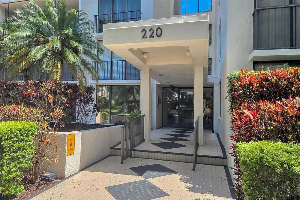 220 BELLEVIEW BOULEVARD #812 Belleair, FL 33756