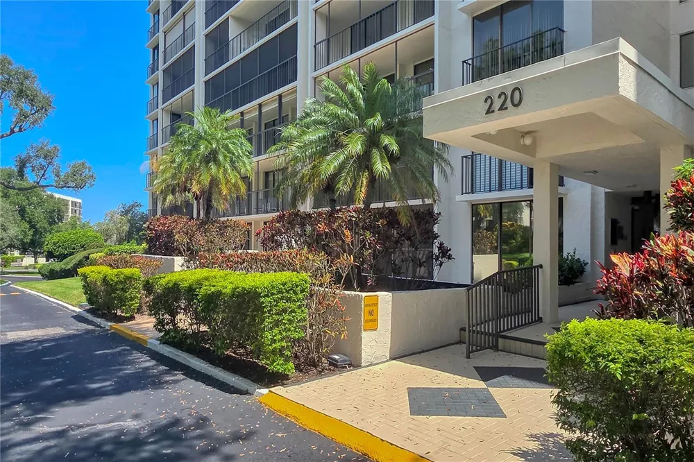 220 BELLEVIEW BOULEVARD #812 Belleair, FL 33756