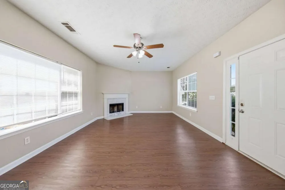 4516 Swan TRCE Union City, GA 30349