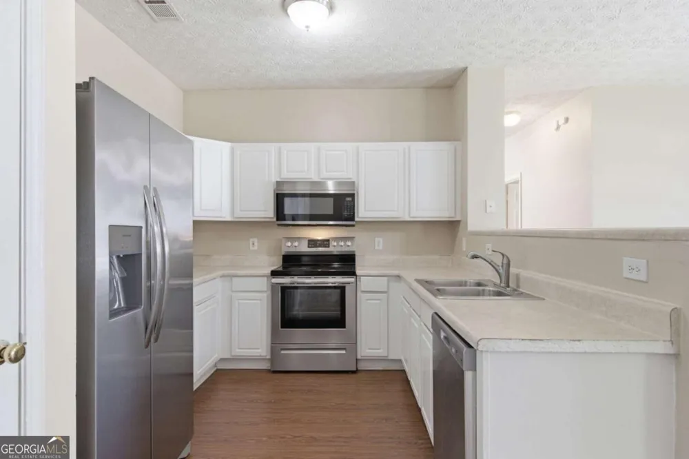 4516 Swan TRCE Union City, GA 30349