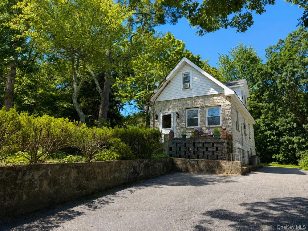 164 S Evergreen Drive Selden, NY 11784