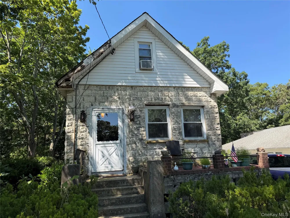 164 S Evergreen Drive Selden, NY 11784