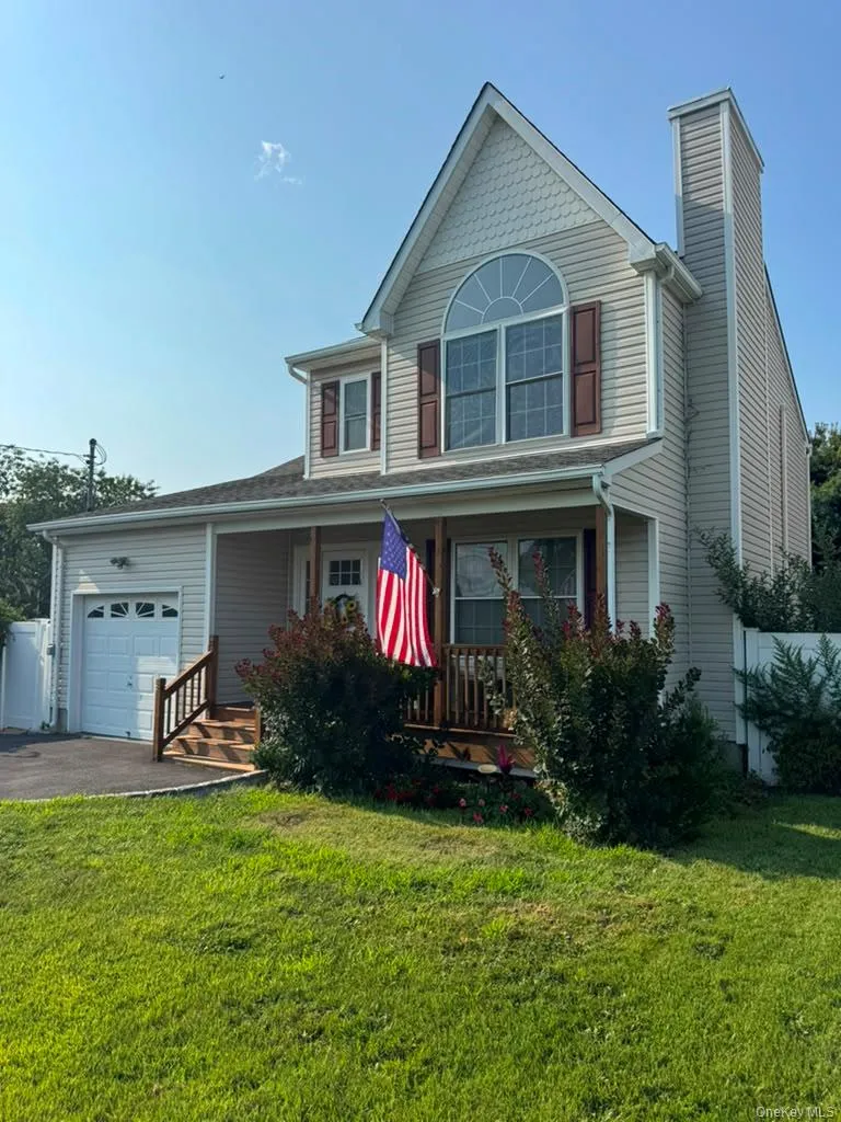 39 Seymour Drive Shirley, NY 11967