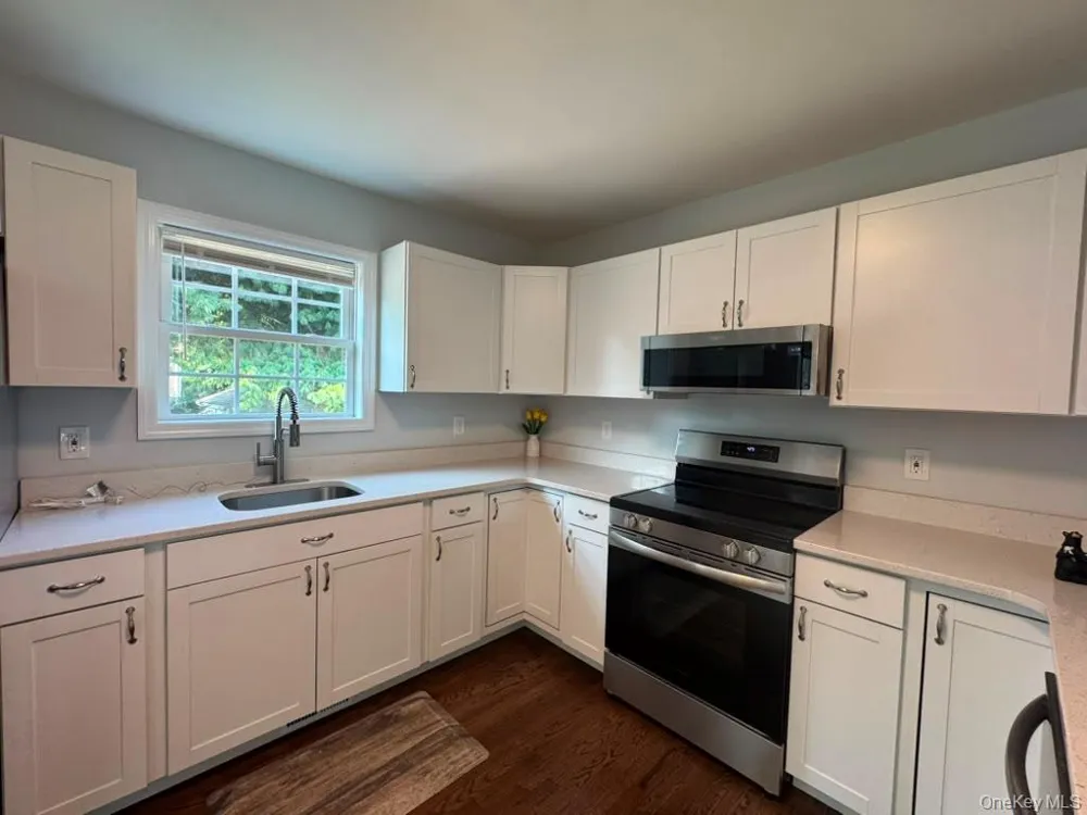 39 Seymour Drive Shirley, NY 11967