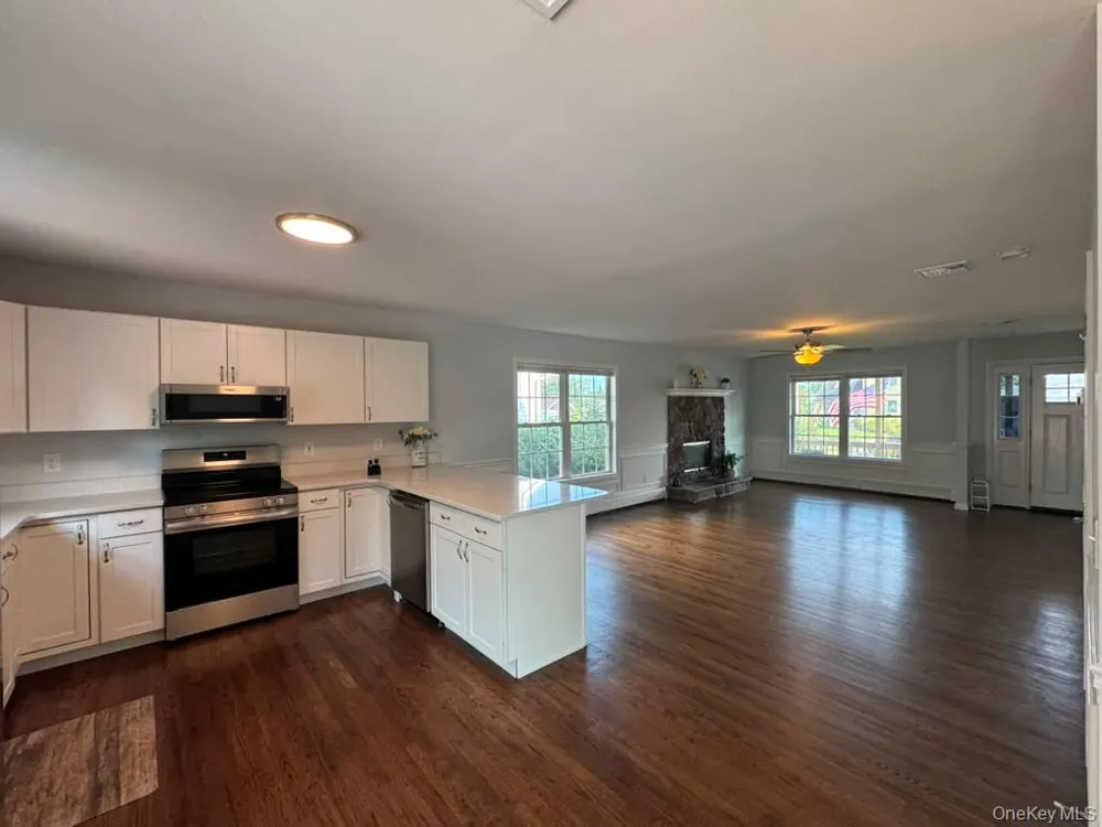 39 Seymour Drive Shirley, NY 11967