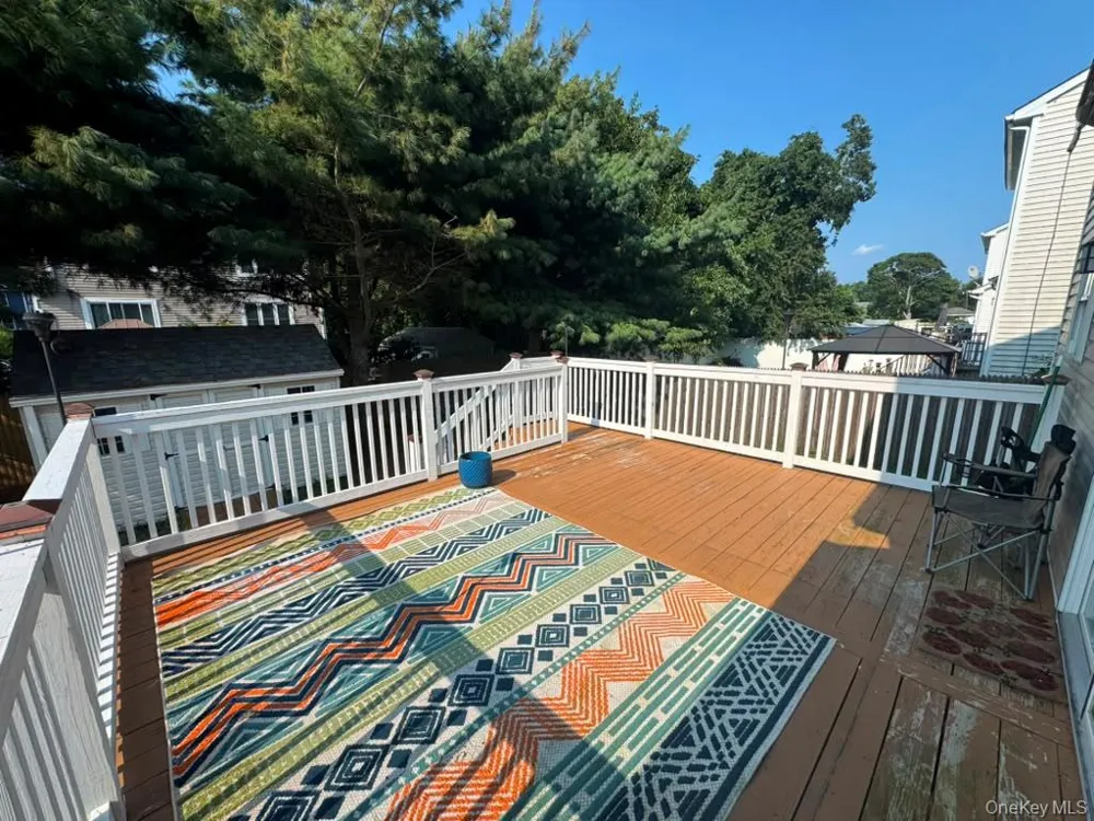 39 Seymour Drive Shirley, NY 11967