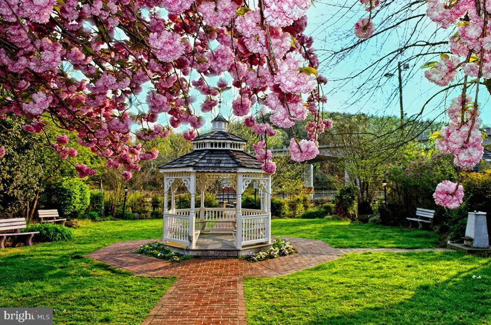 402 MCKENZIE DRIVE Occoquan, VA 22125