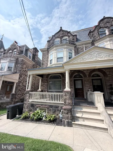 834 CENTRE AVENUE #3RD FLOOR