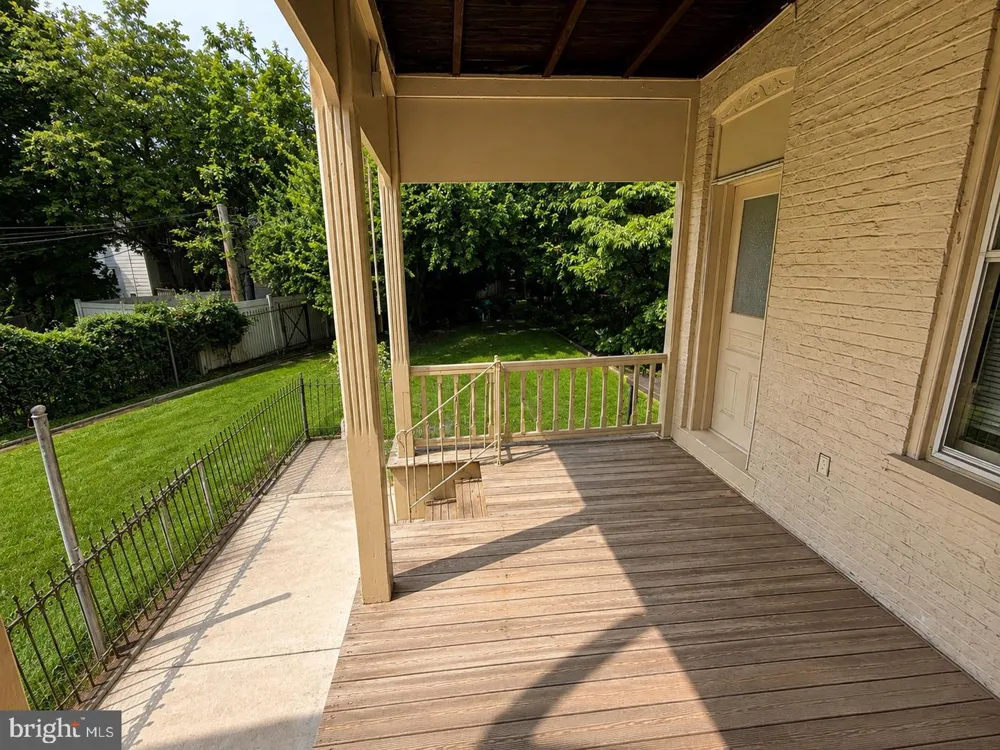 834 CENTRE AVENUE #3RD FLOOR Reading, PA 19601