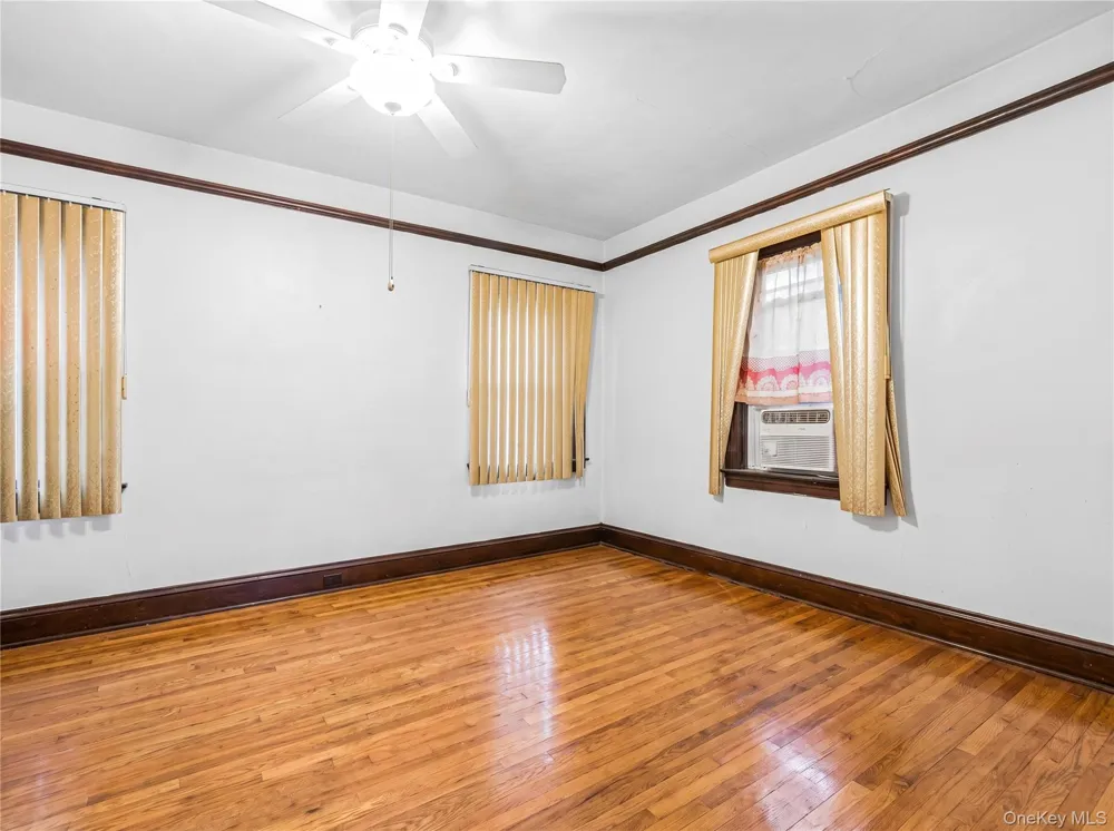 205-13 114th Drive Saint Albans, NY 11412
