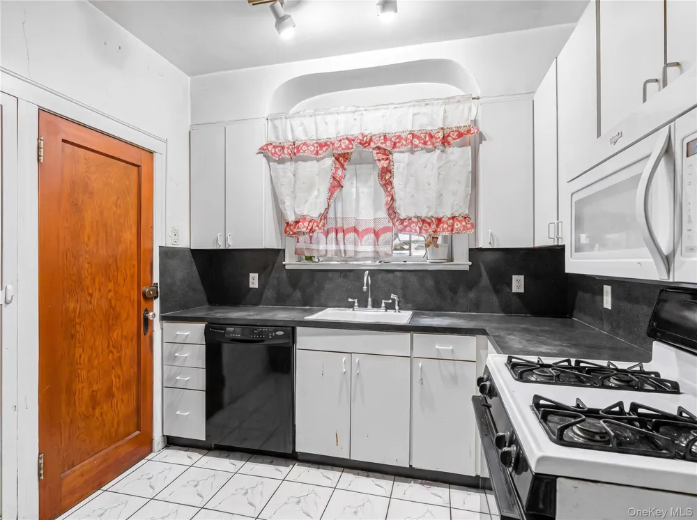 205-13 114th Drive Saint Albans, NY 11412
